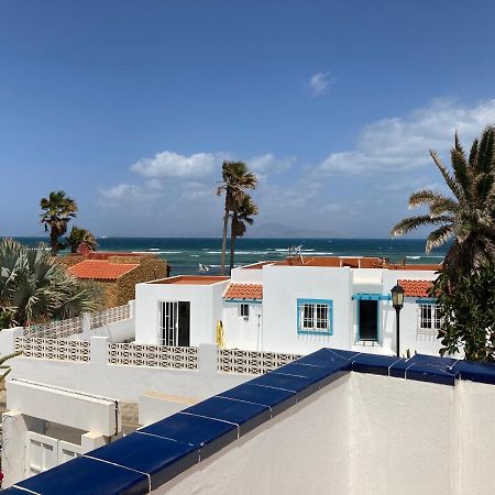 Beach House With The Heated Pool Next To Rocky Point Corralejo Exterior photo