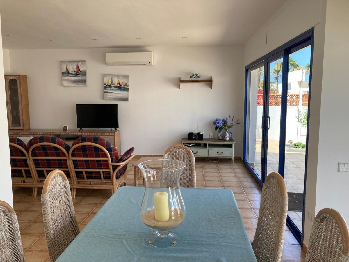 Beach House With The Heated Pool Next To Rocky Point Corralejo Exterior photo