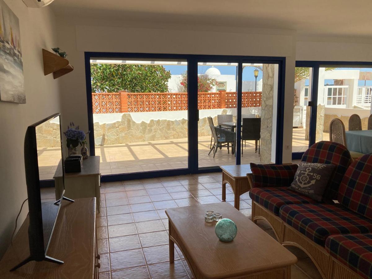 Beach House With The Heated Pool Next To Rocky Point Corralejo Exterior photo